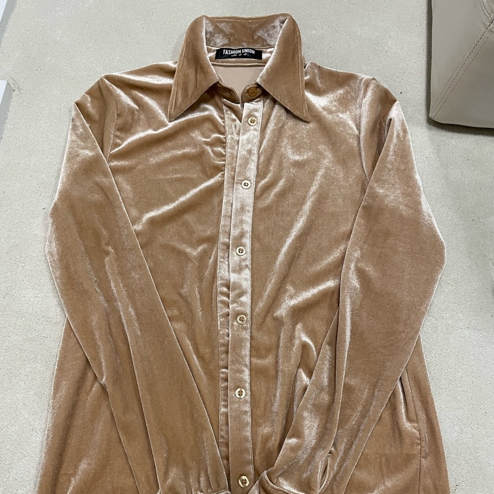 BRAND NEW CRUSHED VELVET BUTTON DOWN TOP